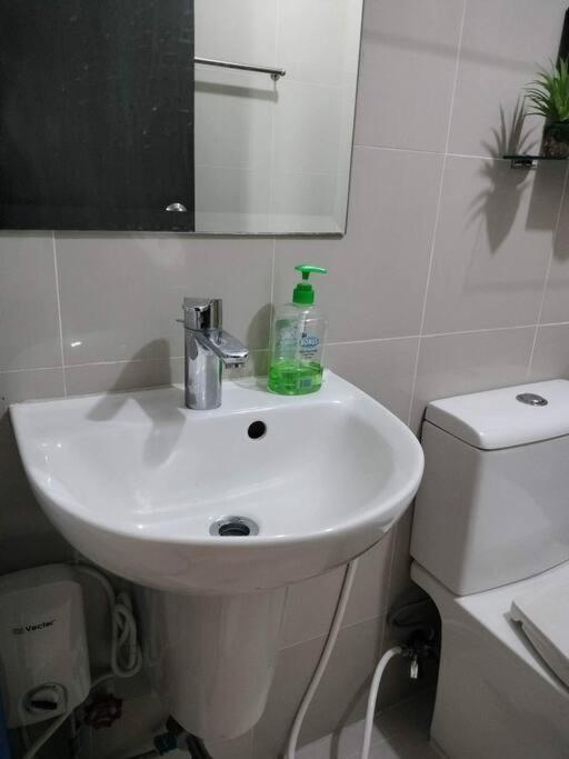 Cubao Manhattan Heights, Unit 8Bc Tower B, 1 Br Манила Экстерьер фото