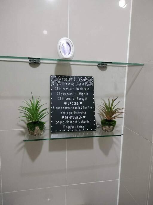 Cubao Manhattan Heights, Unit 8Bc Tower B, 1 Br Манила Экстерьер фото